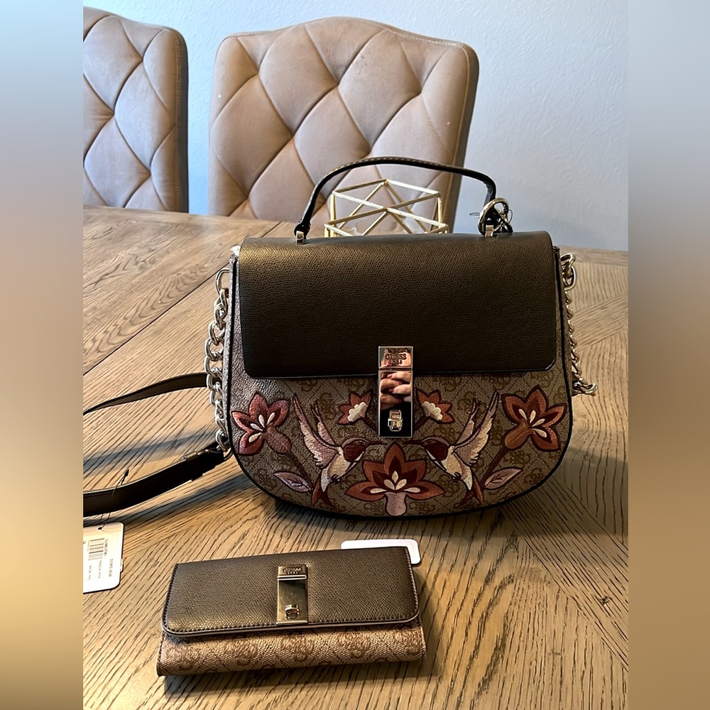 Moon shape Guess crossbody with wallet
